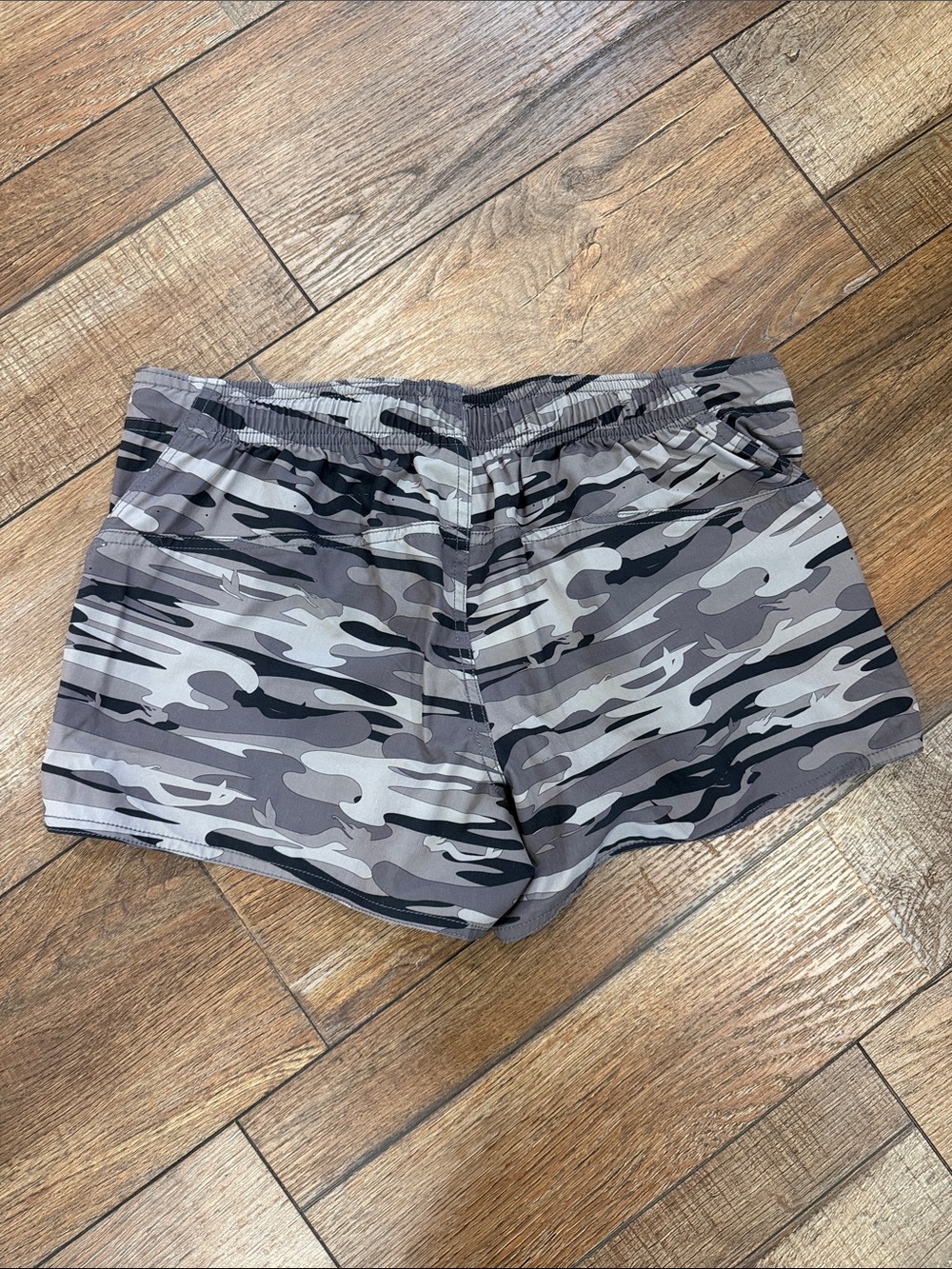 AFTCO Women's Gray Camouflage Shorts - Picture 2 of 2